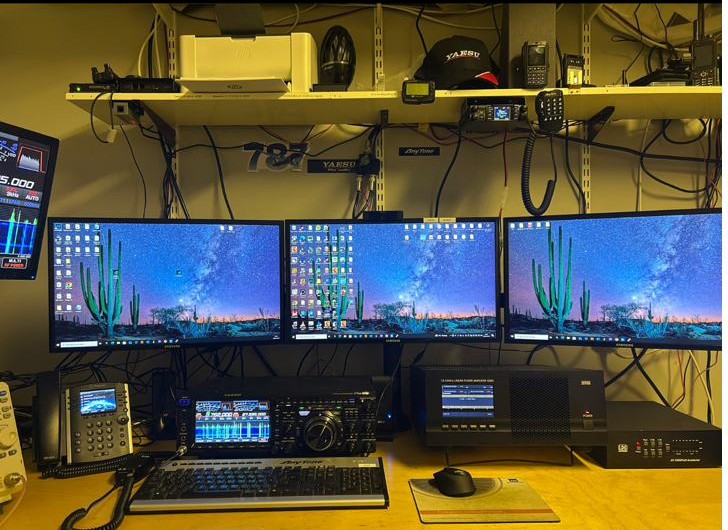 SA6RAC amateur radio shack